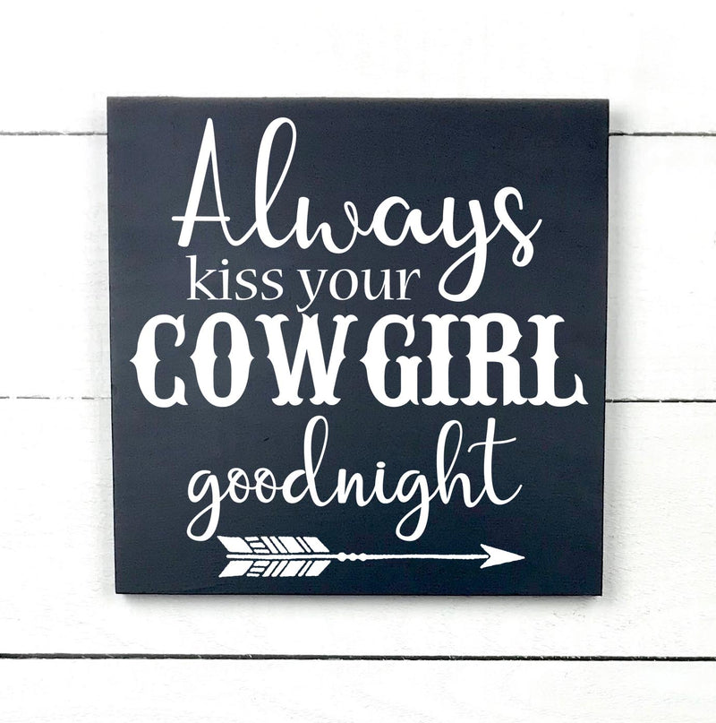 Always kiss your cowgirl goodnight, fait main, enseigne bois en français, fait au Quebec, canada, signe pancarte cadre tableau, fait au Québec, canada, achat local, Estrie, Montréal, Old Shack 