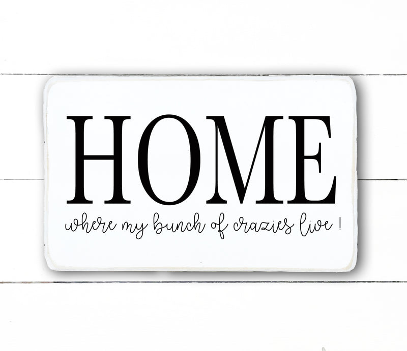 Home, where my bunch of crazies live, hand made wood sign, fait main, enseigne bois en français, fait au Quebec, canada, signe pancarte cadre tableau, fait au Québec, canada, achat local, Estrie, Montréal, Old Shack 