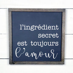 wooden sign | L'ingrédient secret est toujours l'amour