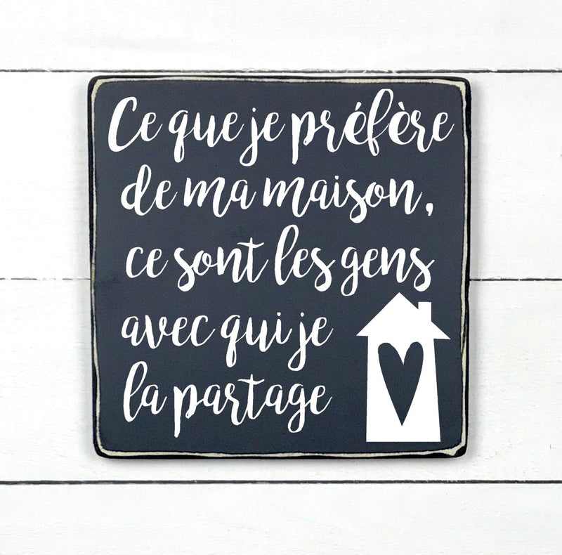wooden sign | Ce que je préfère de ma maison #2