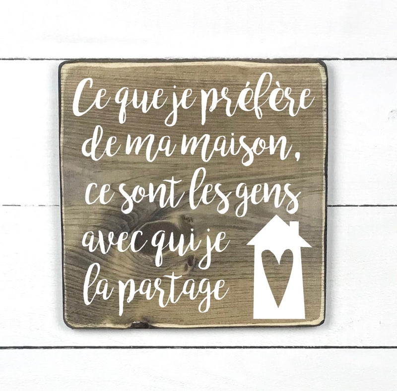 wooden sign | Ce que je préfère de ma maison #2