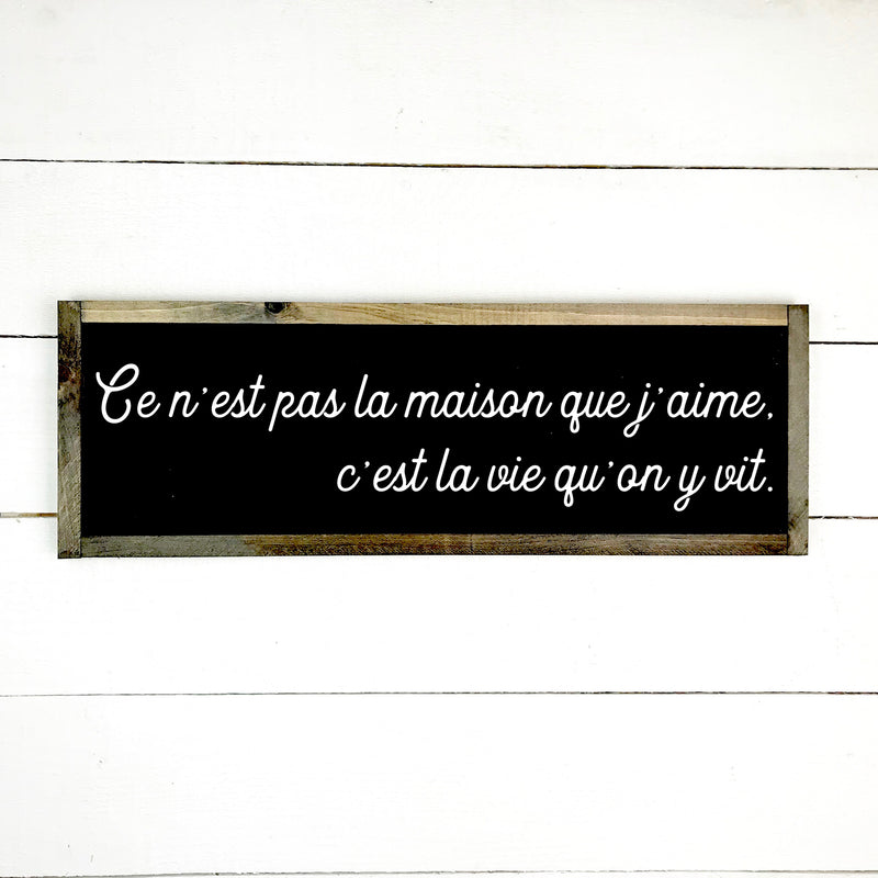 Ce n'est pas la maison que j'aime, c'est la vie qu'on y vit - hand made wood sign, fait main, enseigne bois en français, fait au Quebec, canada, signe pancarte cadre tableau, fait au Québec, canada, achat local, Estrie, Montréal, Old Shack 