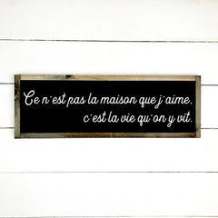 Ce n'est pas la maison que j'aime, c'est la vie qu'on y vit - hand made wood sign, fait main, enseigne bois en français, fait au Quebec, canada, signe pancarte cadre tableau, fait au Québec, canada, achat local, Estrie, Montréal, Old Shack 