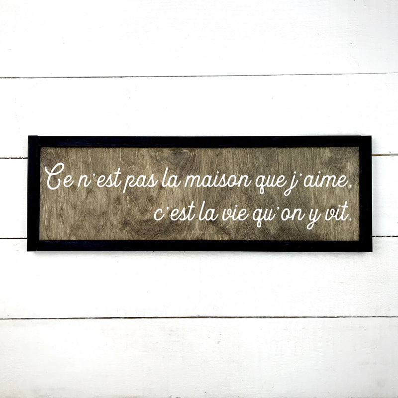 Ce n'est pas la maison que j'aime, c'est la vie qu'on y vit - hand made wood sign, fait main, enseigne bois en français, fait au Quebec, canada, signe pancarte cadre tableau, fait au Québec, canada, achat local, Estrie, Montréal, Old Shack 