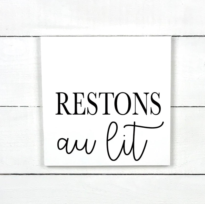 Restons au lit - hand made wood sign, fait main, enseigne bois en français, fait au Quebec, canada, signe pancarte cadre tableau, fait au Québec, canada, achat local, Estrie, Montréal, Old Shack 
