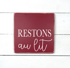 Restons au lit - hand made wood sign, fait main, enseigne bois en français, fait au Quebec, canada, signe pancarte cadre tableau, fait au Québec, canada, achat local, Estrie, Montréal, Old Shack 
