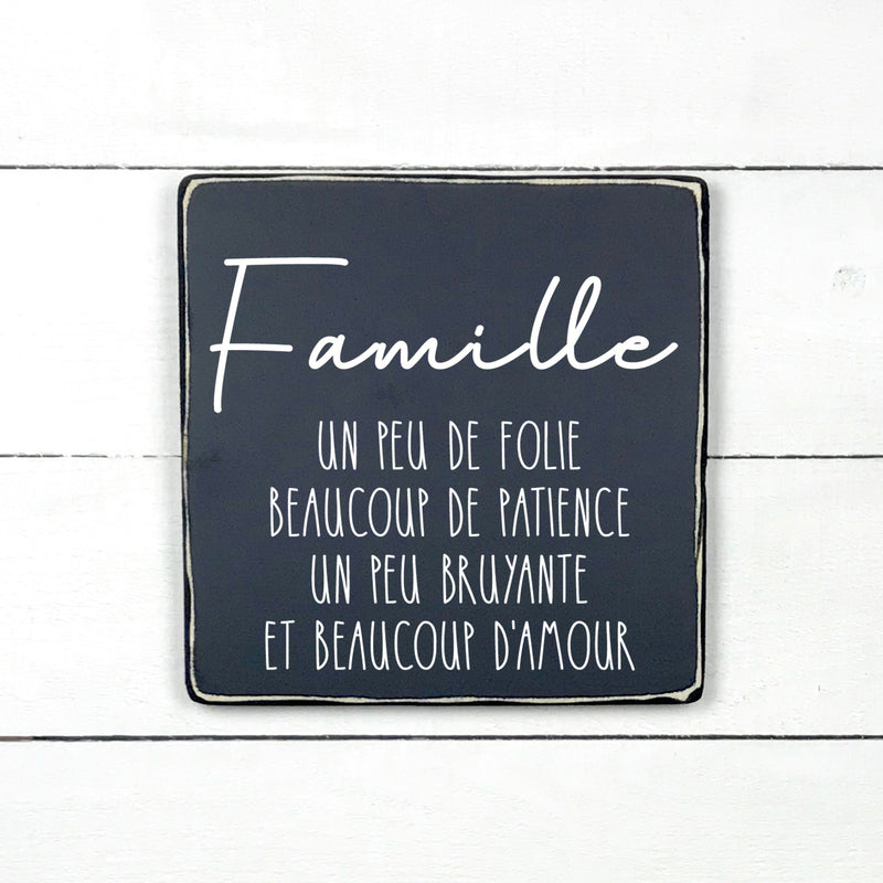 Famille, um peu de famille, fait main, enseigne bois en français, fait au Quebec, canada, signe pancarte cadre tableau, achat local, Estrie, Montréal, Old Shack 
