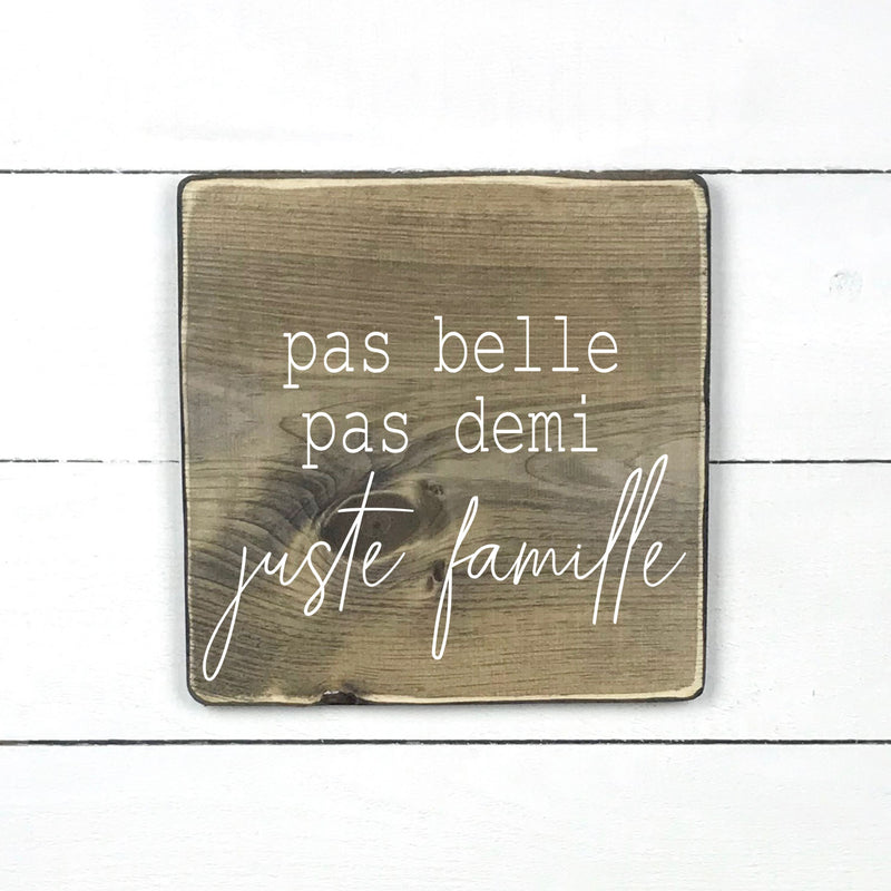 Pas belle, pas demi, juste famille., fait main, enseigne bois en français, fait au Quebec, canada, signe pancarte cadre tableau, achat local, Estrie, Montréal, Old Shack 