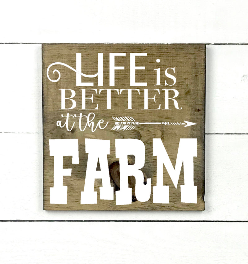 Life is better at the farm, hand made wood sign, fait main, enseigne bois en français, fait au Quebec, canada, signe pancarte cadre tableau, fait au Québec, canada, achat local, Estrie, Montréal, Old Shack 