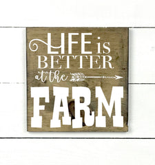 Life is better at the farm, hand made wood sign, fait main, enseigne bois en français, fait au Quebec, canada, signe pancarte cadre tableau, fait au Québec, canada, achat local, Estrie, Montréal, Old Shack 