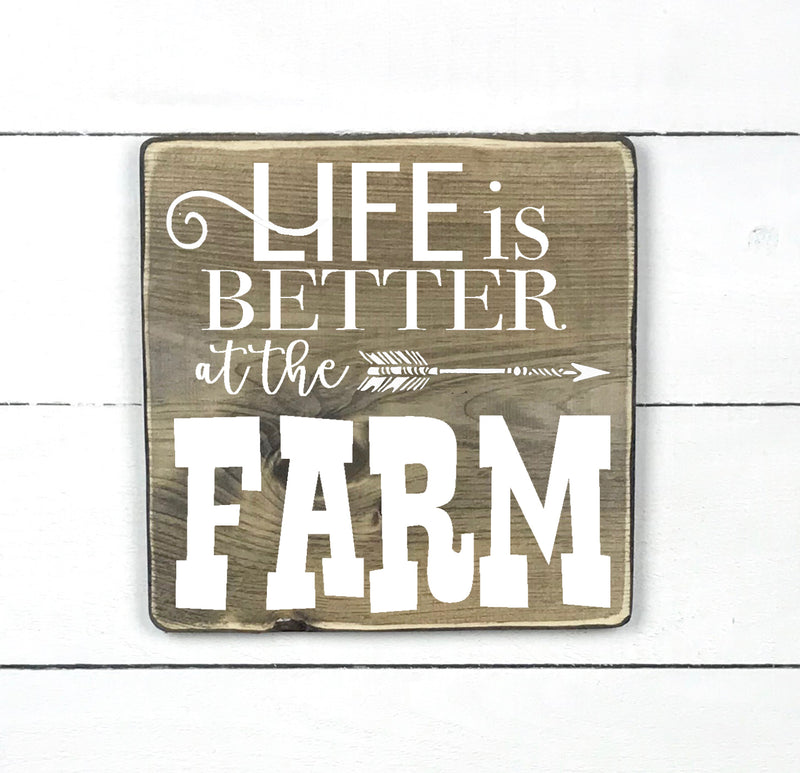 Life is better at the farm, hand made wood sign, fait main, enseigne bois en français, fait au Quebec, canada, signe pancarte cadre tableau, fait au Québec, canada, achat local, Estrie, Montréal, Old Shack 