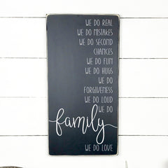 We do real, Family. hand made wood sign, fait main, enseigne bois en français, fait au Quebec, canada, signe pancarte cadre tableau, fait au Québec, canada, achat local, Estrie, Montréal, Old Shack 