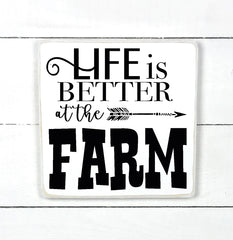 Life is better at the farm, fait main, enseigne bois en français, fait au Quebec, canada, signe pancarte cadre tableau, fait au Québec, canada, achat local, Estrie, Montréal, Old Shack 