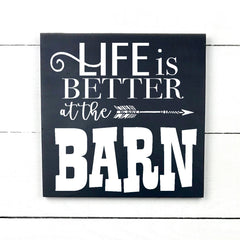 Life is better at the barn, fait main, enseigne bois en français, fait au Quebec, canada, signe pancarte cadre tableau, fait au Québec, canada, achat local, Estrie, Montréal, Old Shack 