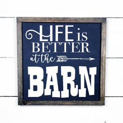 Life is better at the barn, fait main, enseigne bois en français, fait au Quebec, canada, signe pancarte cadre tableau, fait au Québec, canada, achat local, Estrie, Montréal, Old Shack 