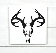 deer skull and antlers, hand made wood sign, fait main, enseigne bois en français, fait au Quebec, canada, signe pancarte cadre tableau, fait au Québec, canada, achat local, Estrie, Montréal, Old Shack