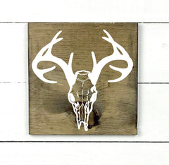 deer skull and antlers, hand made wood sign, fait main, enseigne bois en français, fait au Quebec, canada, signe pancarte cadre tableau, fait au Québec, canada, achat local, Estrie, Montréal, Old Shack